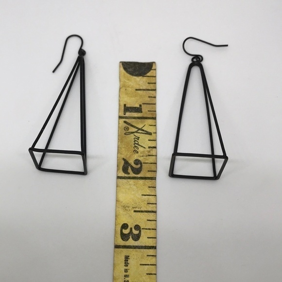 BLACK TRIANGLE EARRINGS✨✨✨ - Picture 2 of 2